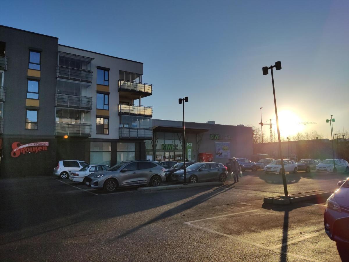 Renovated Semi- Basement 2 Bedrooms Furnished Apartment - Close To Everything In Moss Zewnętrze zdjęcie