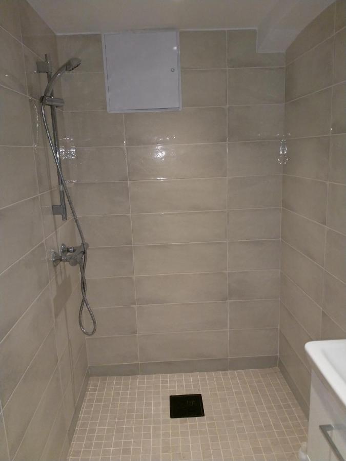 Renovated Semi- Basement 2 Bedrooms Furnished Apartment - Close To Everything In Moss Zewnętrze zdjęcie