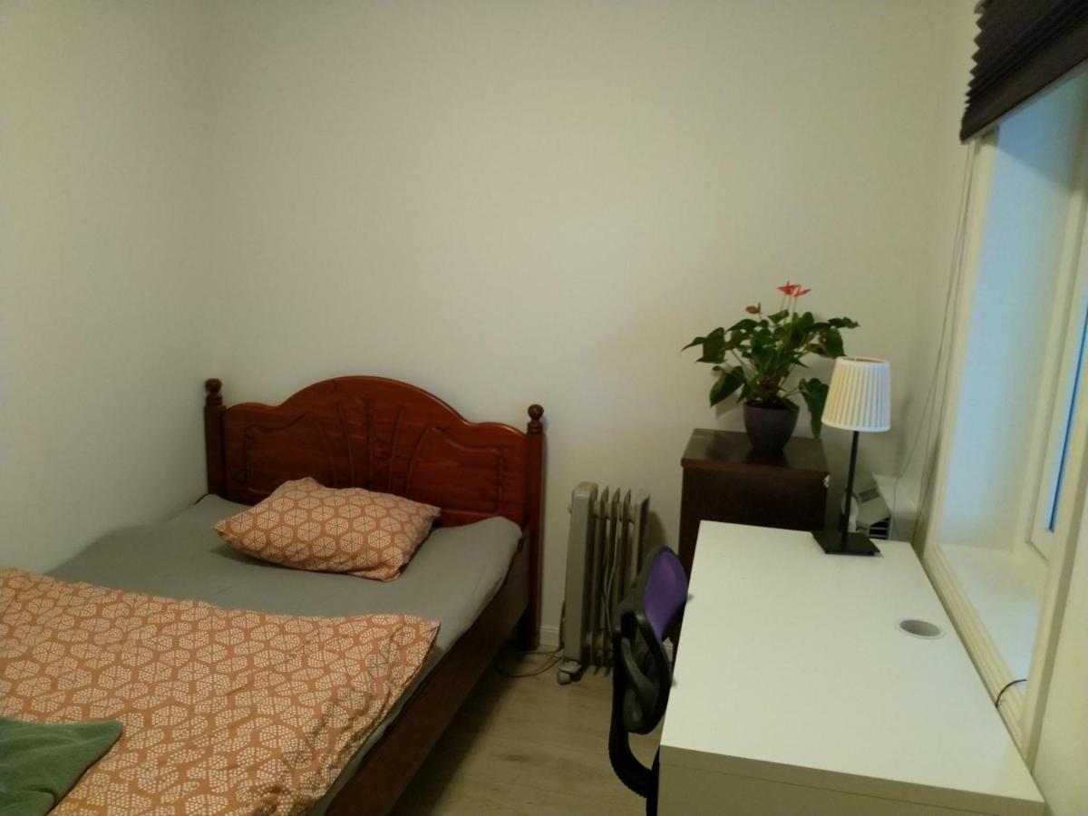 Renovated Semi- Basement 2 Bedrooms Furnished Apartment - Close To Everything In Moss Zewnętrze zdjęcie