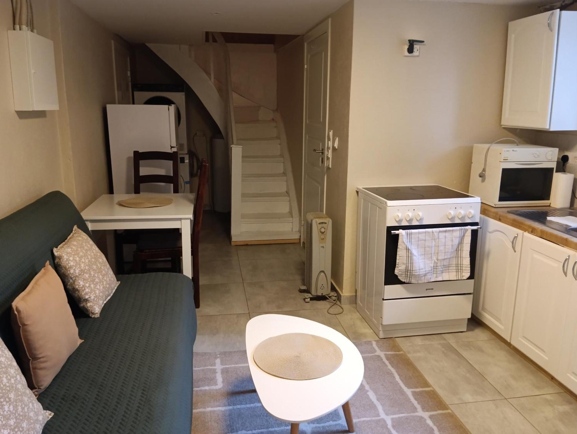 Renovated Semi- Basement 2 Bedrooms Furnished Apartment - Close To Everything In Moss Zewnętrze zdjęcie
