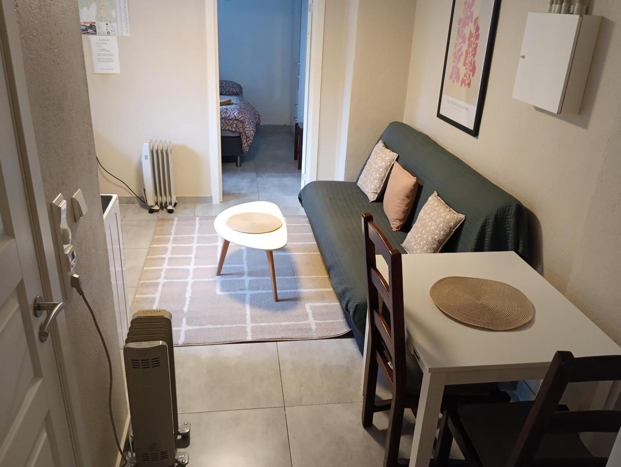 Renovated Semi- Basement 2 Bedrooms Furnished Apartment - Close To Everything In Moss Zewnętrze zdjęcie